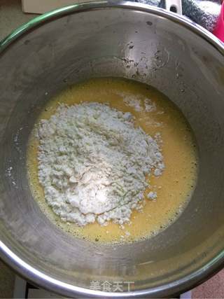 #ACA第四届烘焙大赛#造色情怀 咸味肉松蛋糕卷的做法步骤:2