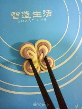 ＃ACA第四届烘焙大赛＃造色情怀 双色蝴蝶花饼干的做法步骤：11