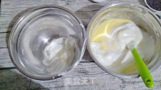 #ACA第四届烘焙大赛#造色情怀 小旋风蓝莓蛋糕卷的做法步骤:6