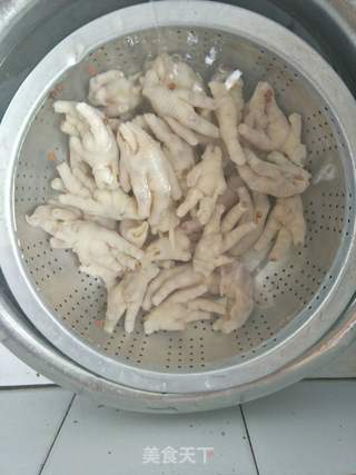 家常风味鸡爪的做法步骤:7