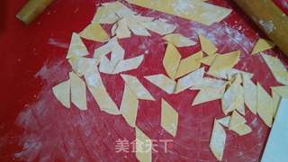 #ACA第四届烘焙大赛#造色情怀 蒜香螺旋面的做法步骤:5