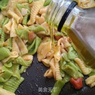 #ACA第四届烘焙大赛#造色情怀 蒜香螺旋面的做法步骤:14