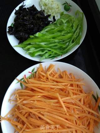 鱼香鸡肉丝的做法步骤：1