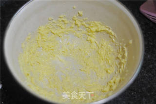 #ACA第四届烘焙大赛#造色情怀 蔬菜汁彩虹甜甜圈的做法步骤:3