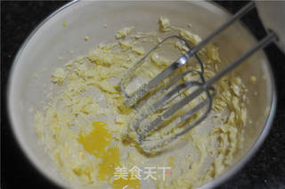 #ACA第四届烘焙大赛#造色情怀 蔬菜汁彩虹甜甜圈的做法步骤:4