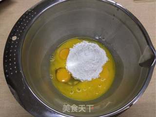 #ACA第四届烘焙大赛#造色情怀 奶油黑杯子的做法步骤:4