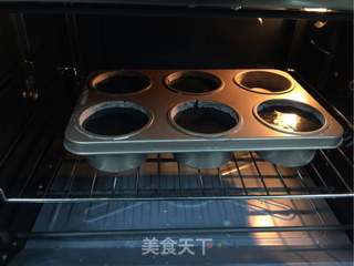 #ACA第四届烘焙大赛#造色情怀 奶油黑杯子的做法步骤:12