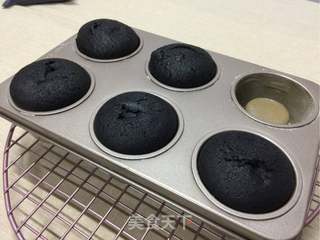 #ACA第四届烘焙大赛#造色情怀 奶油黑杯子的做法步骤:13