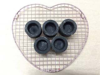 #ACA第四届烘焙大赛#造色情怀 奶油黑杯子的做法步骤:14