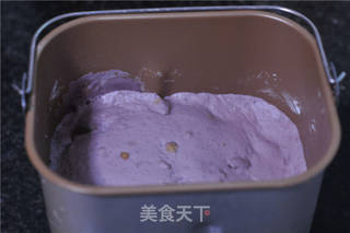 #ACA第四届烘焙大赛#造色情怀 葡萄果汁软欧包的做法步骤:8