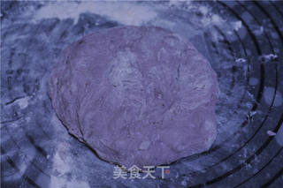 #ACA第四届烘焙大赛#造色情怀 葡萄果汁软欧包的做法步骤:9