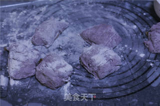 #ACA第四届烘焙大赛#造色情怀 葡萄果汁软欧包的做法步骤:10