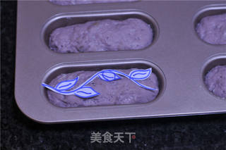 #ACA第四届烘焙大赛#造色情怀 葡萄果汁软欧包的做法步骤:13
