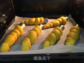 #ACA第四届烘焙大赛#造色情怀 胡萝卜面包的做法步骤:8