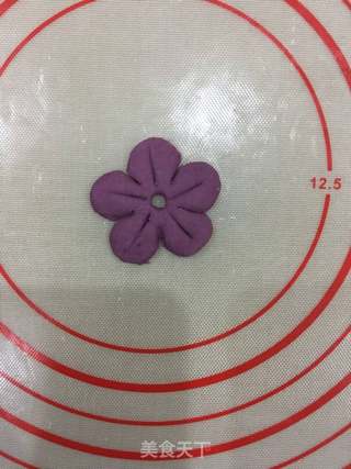 #ACA第四届烘焙大赛#造色情怀 紫薯花朵小面包的做法步骤:13