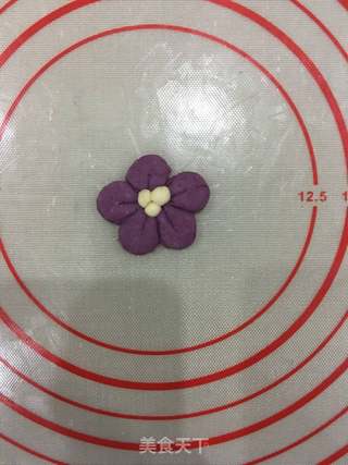 #ACA第四届烘焙大赛#造色情怀 紫薯花朵小面包的做法步骤:15