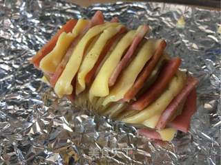 #ACA第四届烘焙大赛#造色情怀 芝士培根焗土豆的做法步骤:9