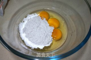#ACA第四届烘焙大赛#造色情怀 甜甜圈蛋糕的做法步骤：2