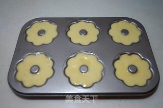 #ACA第四届烘焙大赛#造色情怀 甜甜圈蛋糕的做法步骤：8