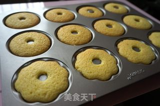 #ACA第四届烘焙大赛#造色情怀 甜甜圈蛋糕的做法步骤：10