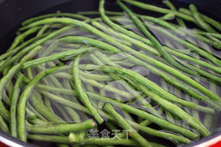 【每日新品】豆角猪肉馅水饺的做法步骤：4