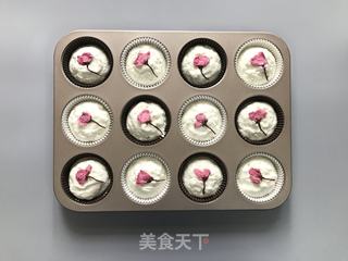 樱花天使纸杯蛋糕的做法步骤：12