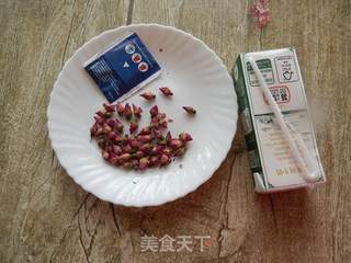 玫瑰花奶茶的做法步骤：1