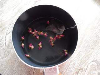 玫瑰花奶茶的做法步骤:2