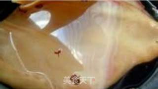 凉拌猪耳朵的做法步骤:2