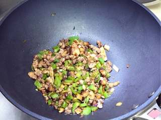 香菇肉末炒饭的做法步骤:7
