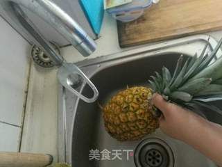 菠萝炒饭的做法步骤:2