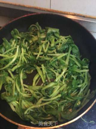 枸杞山药炒菜苗的做法步骤：5