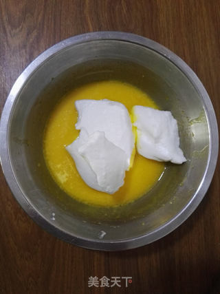 分蛋海绵纸杯蛋糕的做法步骤:7