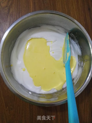 分蛋海绵纸杯蛋糕的做法步骤:8