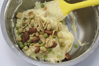 补充能量:坚果磅蛋糕的做法步骤:5