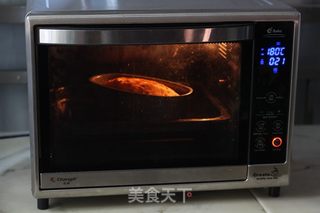 补充能量:坚果磅蛋糕的做法步骤:7