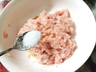 青菜猪肉煎饺的做法步骤:2