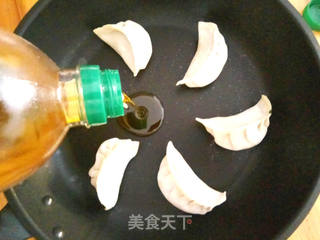 青菜猪肉煎饺的做法步骤:8