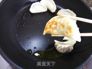青菜猪肉煎饺的做法步骤:9