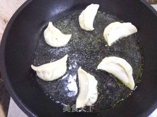 青菜猪肉煎饺的做法步骤:10