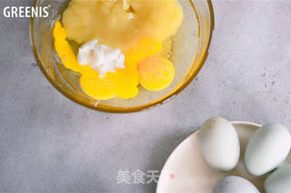 一定要试试的三色蒸蛋的做法步骤:2