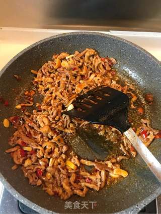 鱼香肉丝的做法步骤:2