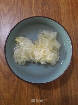樱桃银耳羹的做法步骤:2