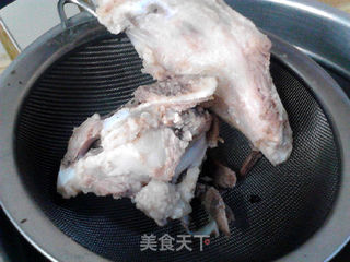 玉米榴莲壳炖猪骨的做法步骤:6