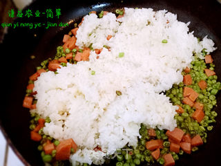 豆角炒饭的做法步骤:5
