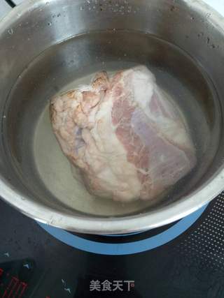 回锅肉的做法步骤：1
