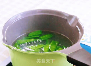 番茄手挤面—特省事的宝宝手工面的做法步骤:3