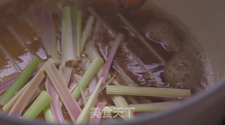 赋予蛤蜊另一种吃法:泰式椰香蛤蜊的做法步骤:2