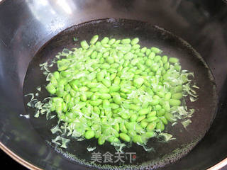 猪肚炒毛豆的做法步骤:2