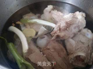 山药大骨汤的做法步骤:2